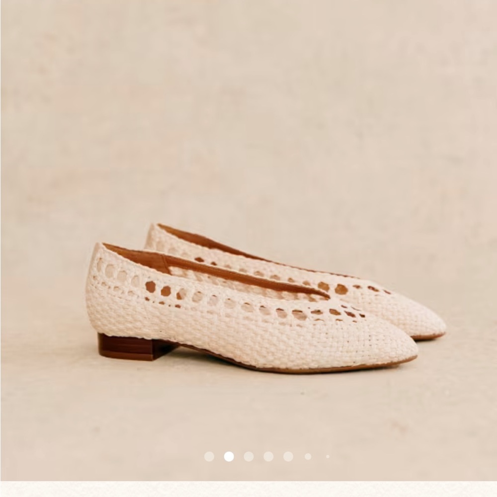 Elegant Cream Women's Flats